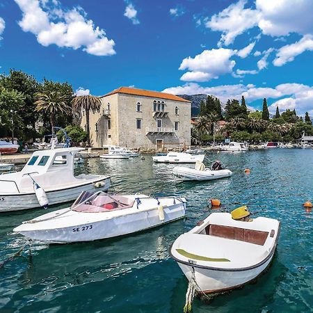 2 Bedroom Gorgeous Apartment In Kastel Luksic Kaštela المظهر الخارجي الصورة