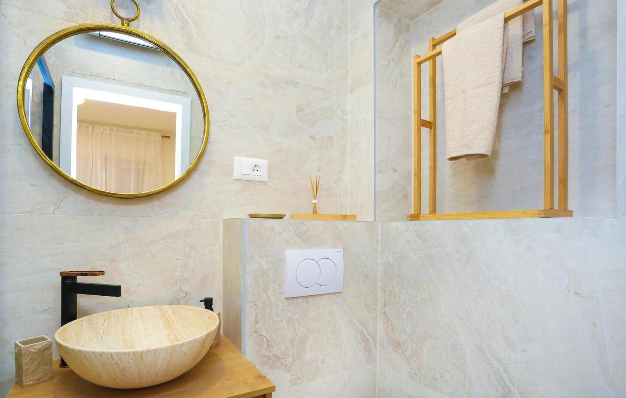 2 Bedroom Gorgeous Apartment In Kastel Luksic Kaštela المظهر الخارجي الصورة