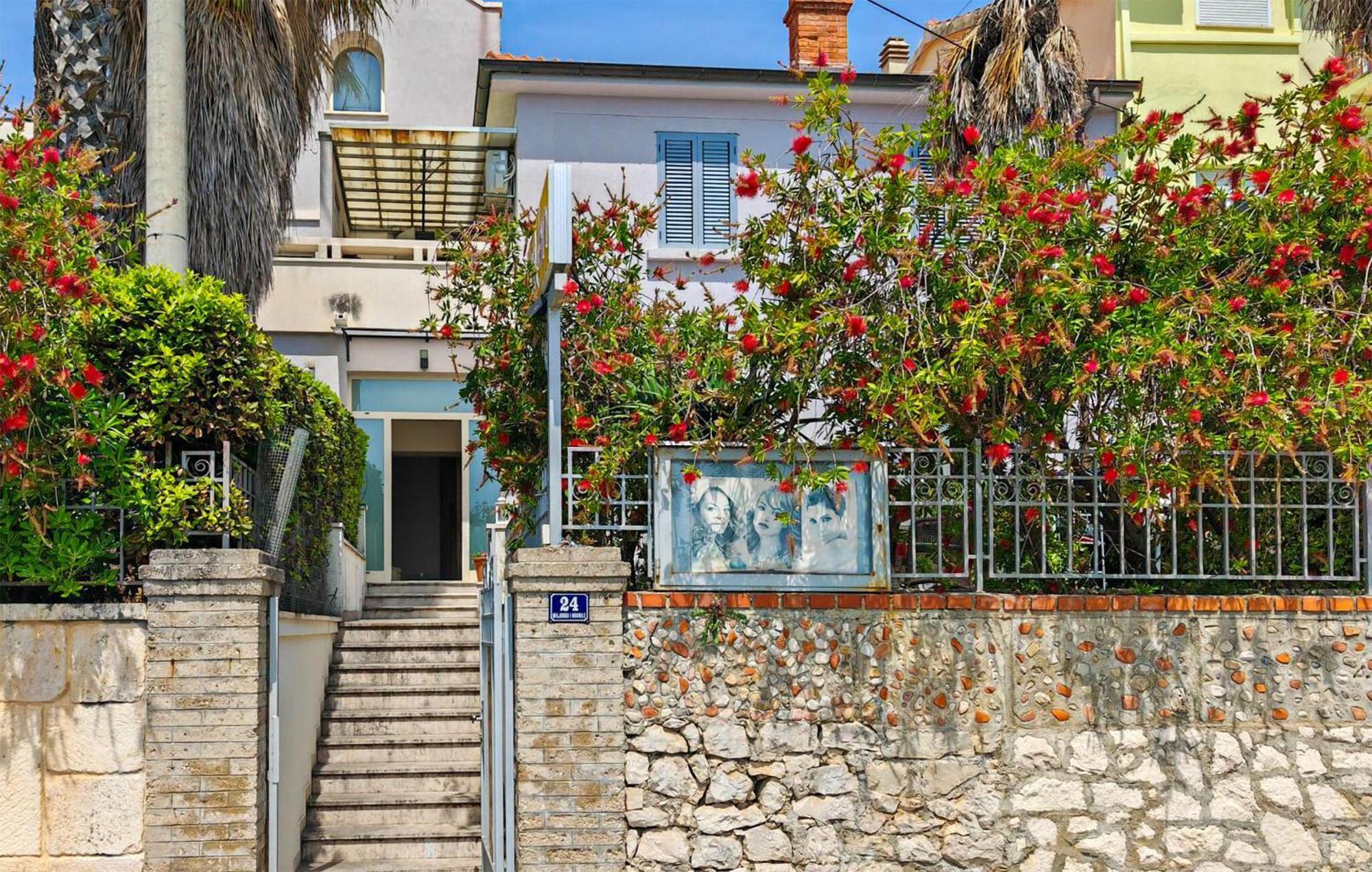 2 Bedroom Gorgeous Apartment In Kastel Luksic Kaštela المظهر الخارجي الصورة